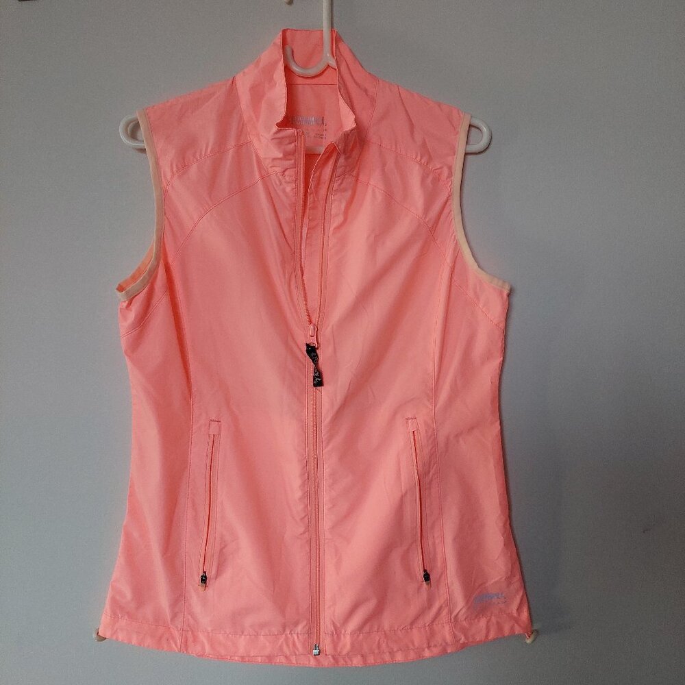 Women's Running Room Vest in coral, full zip closure Zipped pockets Sz S